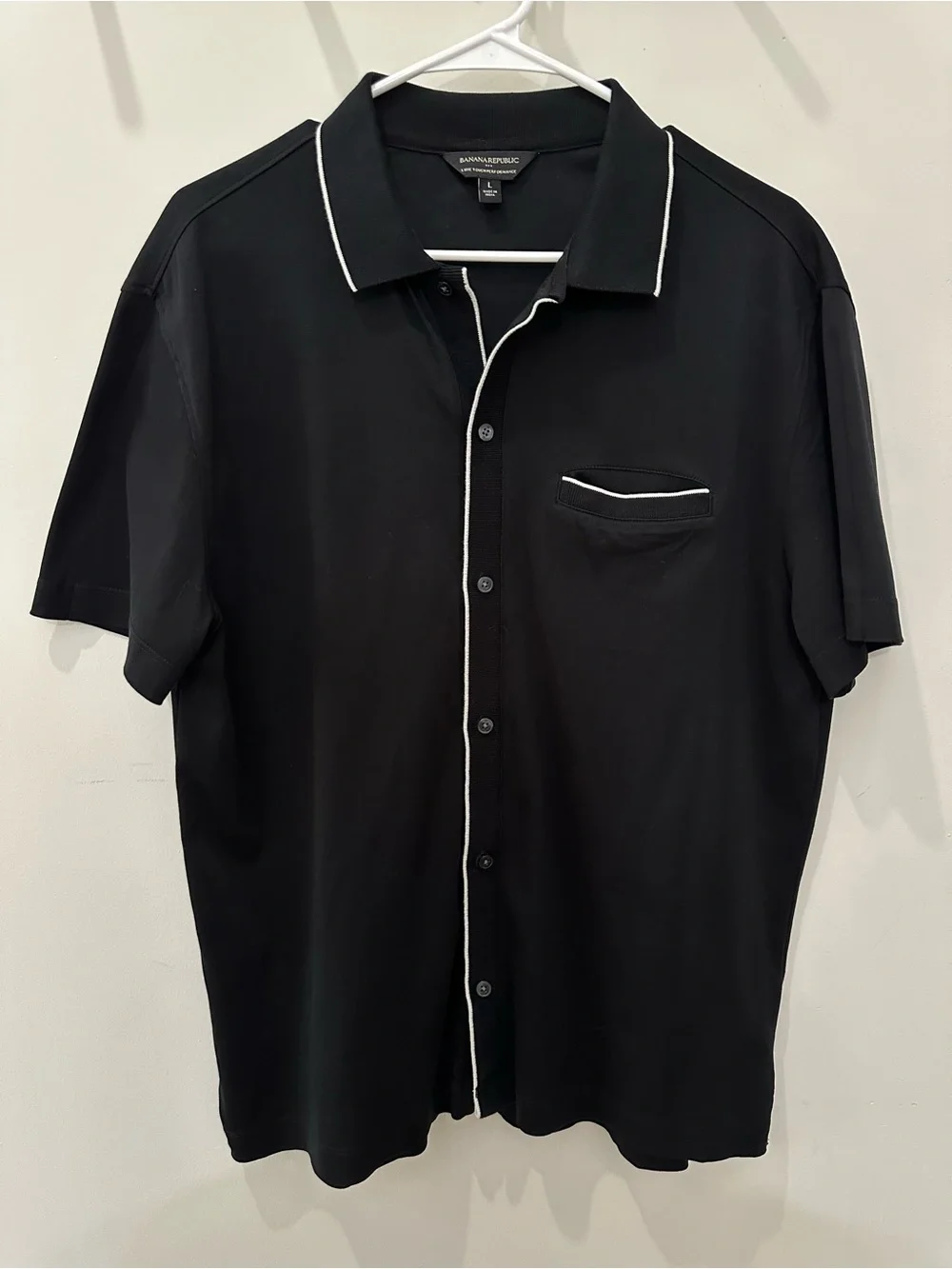 Banana Republic Men’s Luxe Touch Performance Black Short-Sleeve Button-Up Polo